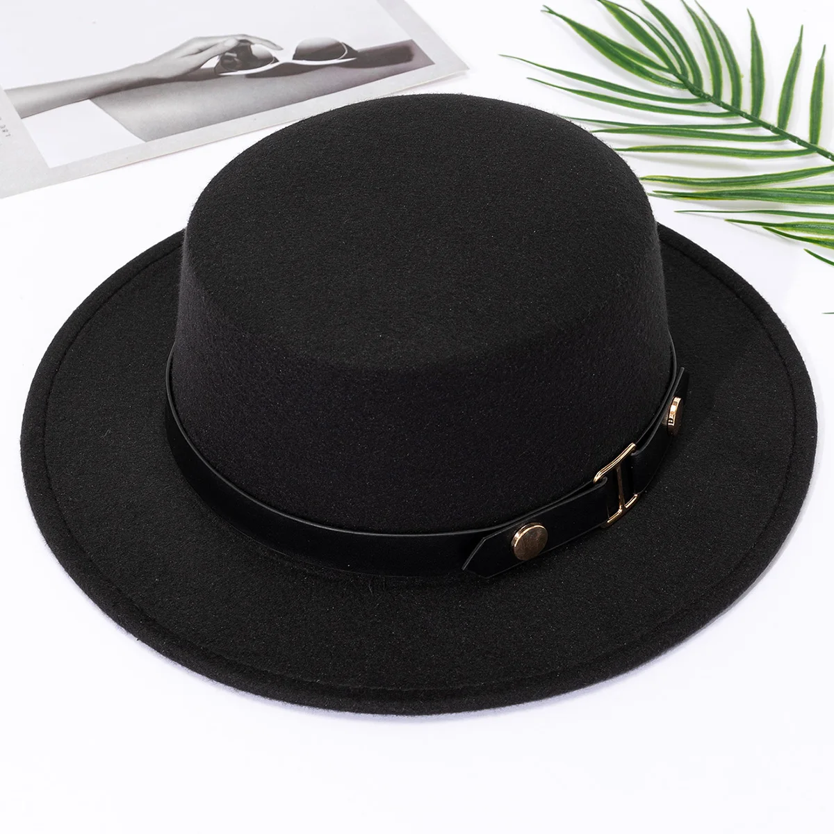 French socialite Hepburn style belt buckle flat top top hat for women in autumn and winter, British retro versatile woolen jazz