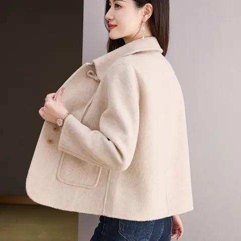 2025 nueva llegada abrigo corto de lana rojo vino para mujer estilo Otoño Invierno cinturón de corbata ajustable Petite Friendly elegante