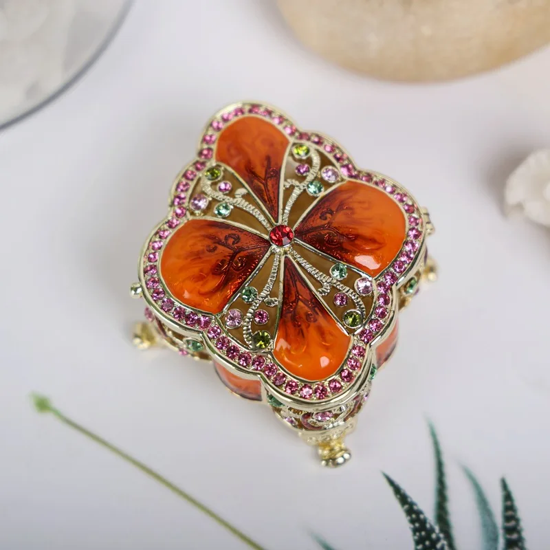 SHINNYGIFTS Four-leaf Clover Trinket Box, Hinged Enamel Hand Painted Mini Jewelry Box for Ring