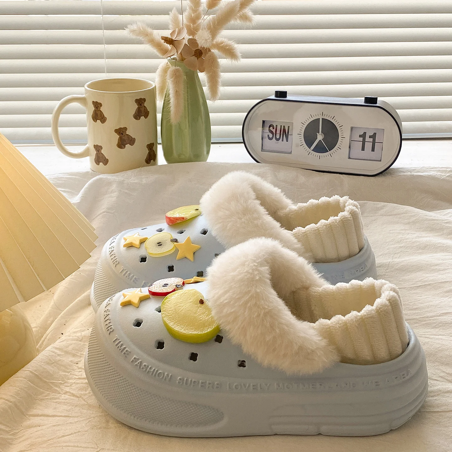 شباشب مقاومة للماء للنساء قباقيب مبطنة بالفرو أحذية شتوية للحديقة شباشب منزلية دافئة أحذية البغال الداخلية والخارجية أحذية الحديقة غير قابلة للانزلاق #1