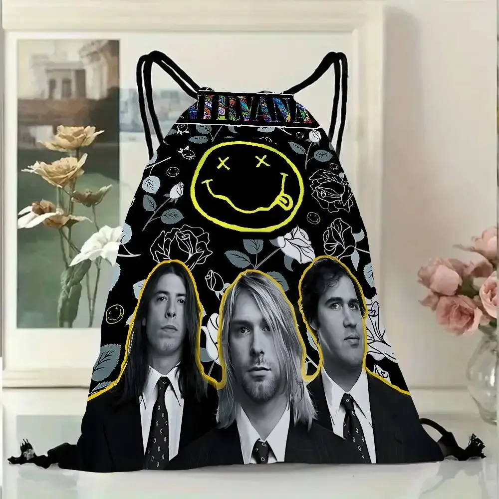 حار N-Nirvana-K-Kurt كوبين الرباط أكياس أحمر الشفاه أدوات الزينة ماكياج المنظم عملة جيب أكياس محفظة مفاتيح سماعة حقيبة التخزين #4