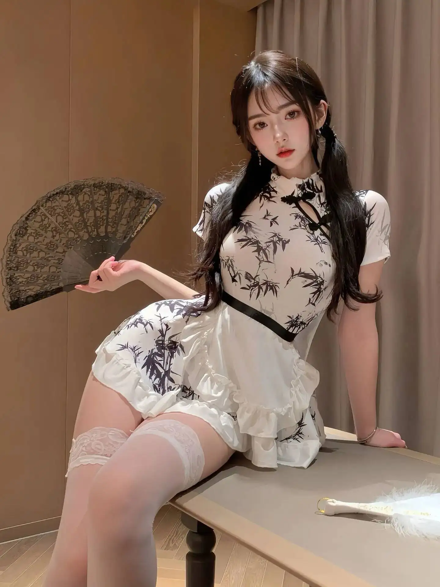Abito cheongsam sexy con stampa di bambù con inchiostro in stile cinese Bowknot Il grembiule e la gonna della cameriera è rugoso all'estremità affascinante X1NC