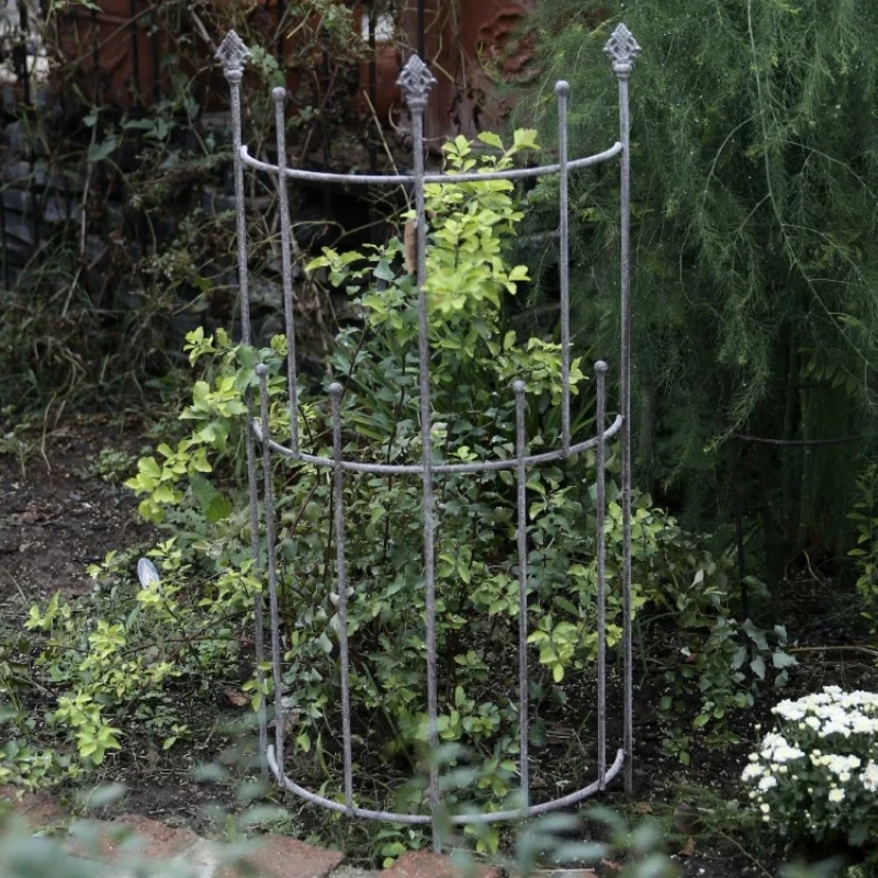 Rust Color Iron Trellis Fence Spearhead Half Round Flower Stand for Climbing Plants Retro Metal Screen Farmhouse Gardening Decor