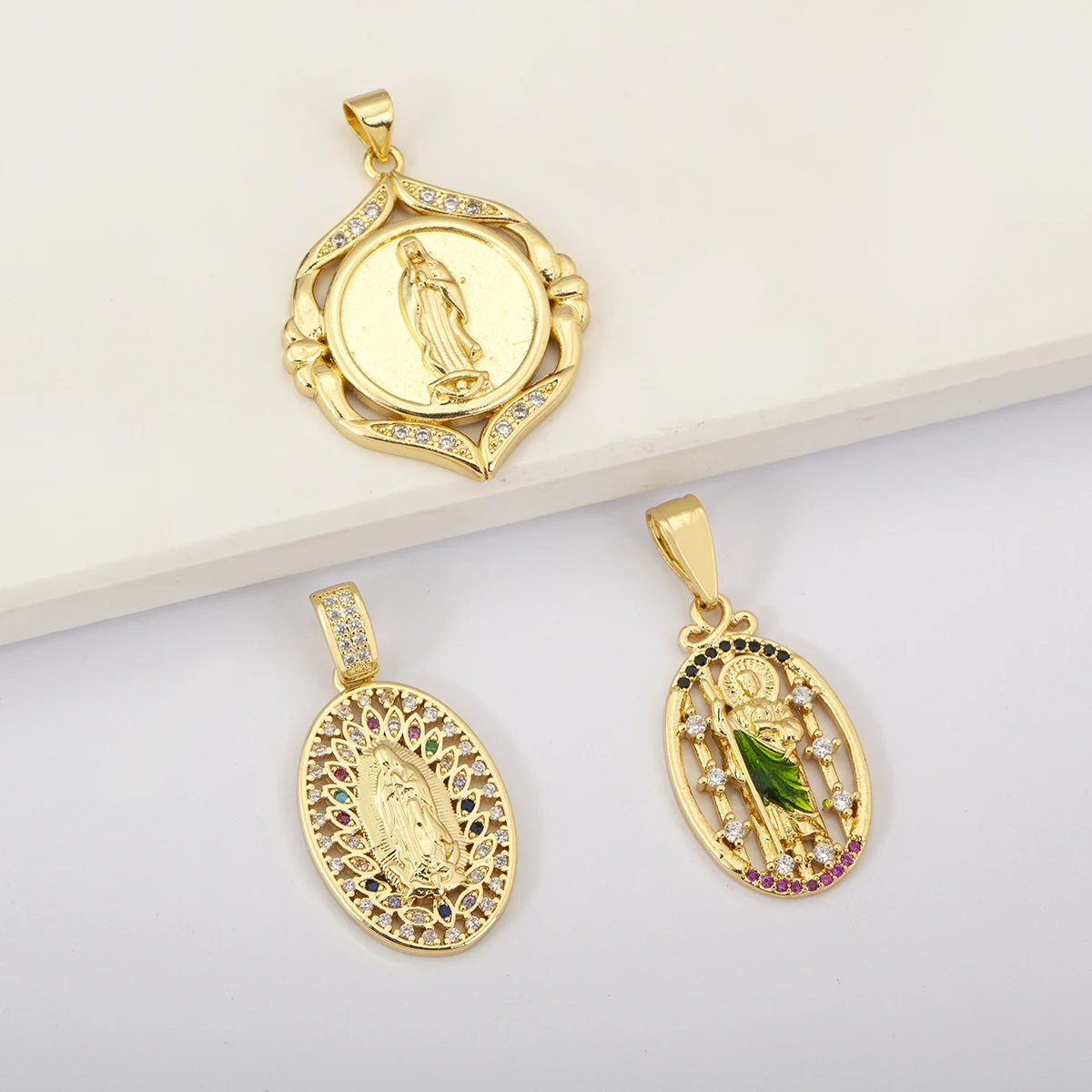 Jesus-Heiliger-Anhänger, europäisches und amerikanisches personalisiertes Design, Kupfer, religiöser Stil, exquisite Madonna-Halskette, Schmuck, Neuter