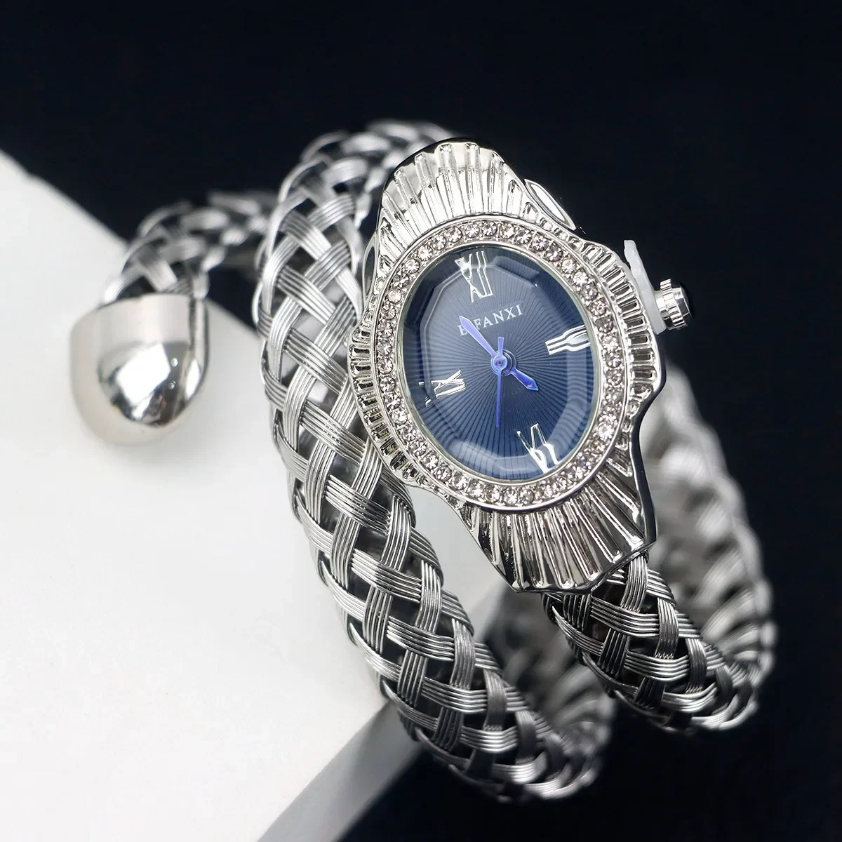 AAA Classic Unique Snake Head Quartz Watch Women's Fashion Retro Style Girl friend Luxury Watch Women Bling AAA Gold Clock Gift