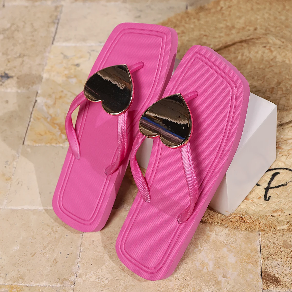 Sommer-Flats, Flip-Flops, 2025, neue Oberbekleidung, Hausschuhe, rutschfeste Damen-Strand-Flip-Flops – Detail 4
