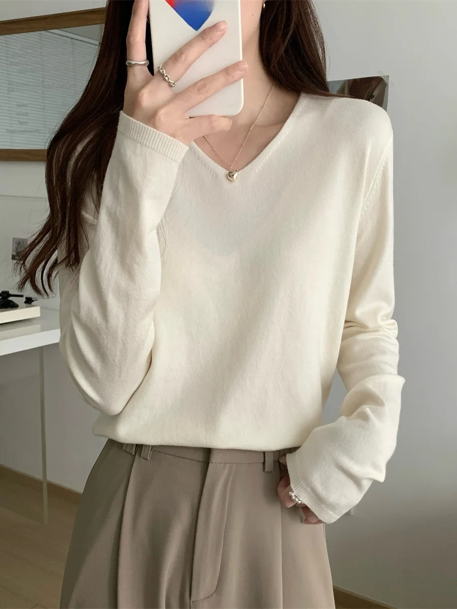 เสื้อถักผู้หญิงคอวีเนื้อนุ่มสบาย สีพื้น ใส่เป็นเสื้อตัวในได้ สไตล์ลำลอง เหมาะกับการเดินทาง แขนยาวพิเศษ ความยาวแบบอัลตร้า