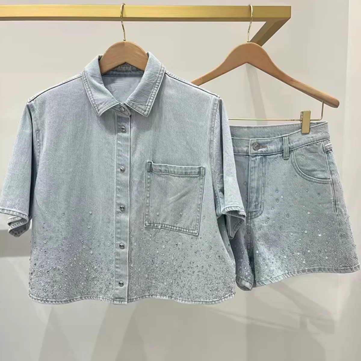 

Women's Diamond Decoration Denim Set Turn-down Collar Short Sleeve Single Breasted Shirt + High Waist Shorts Fashion Suit