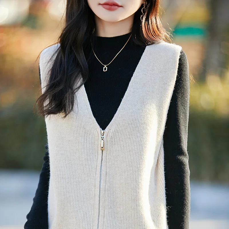 

ATTYYWS New 25 women's V-neck pure wool vest trend versatile knitted women's cardigan sleeveless sweater short jacket wool vest