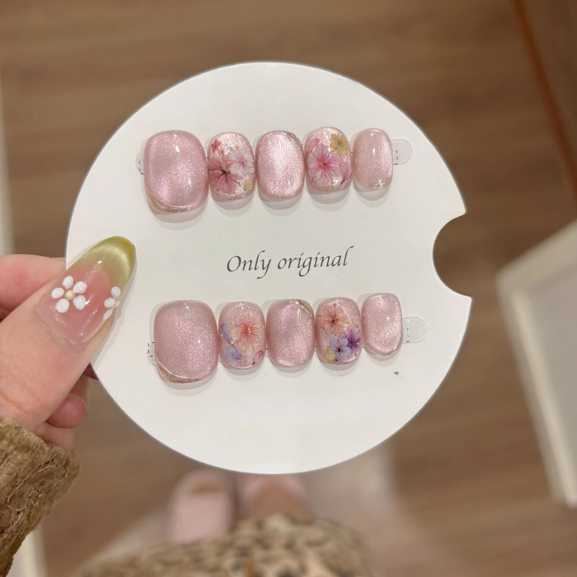 

10Pcs Short Ballet Press on Fake Nail Cute Pink Shining Cat Eye Full Cover Sweet Dry Flower Ornament Removable Manicure Nail Set