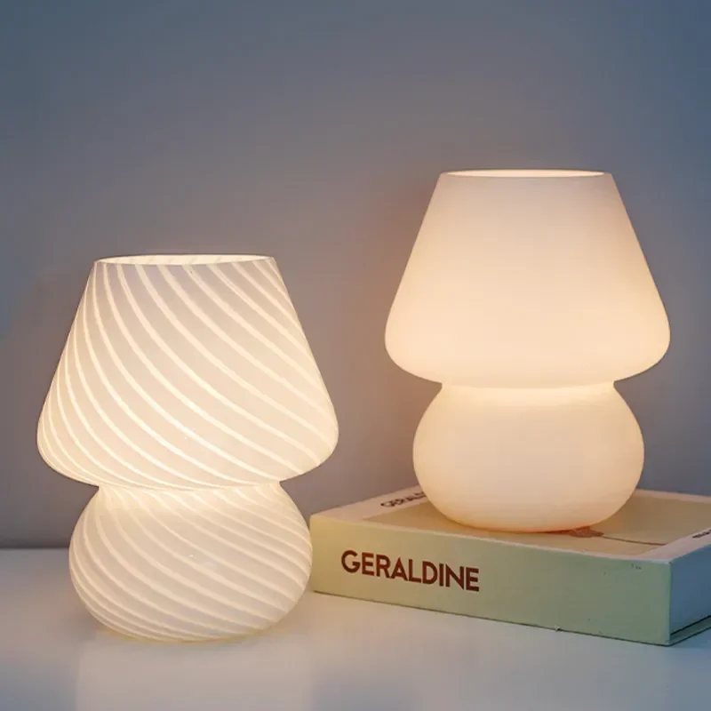 Lampada da scrivania a LED in vetro per comodino della camera da letto decorazione da tavolo a fungo a righe in stile coreano anello traslucido carino