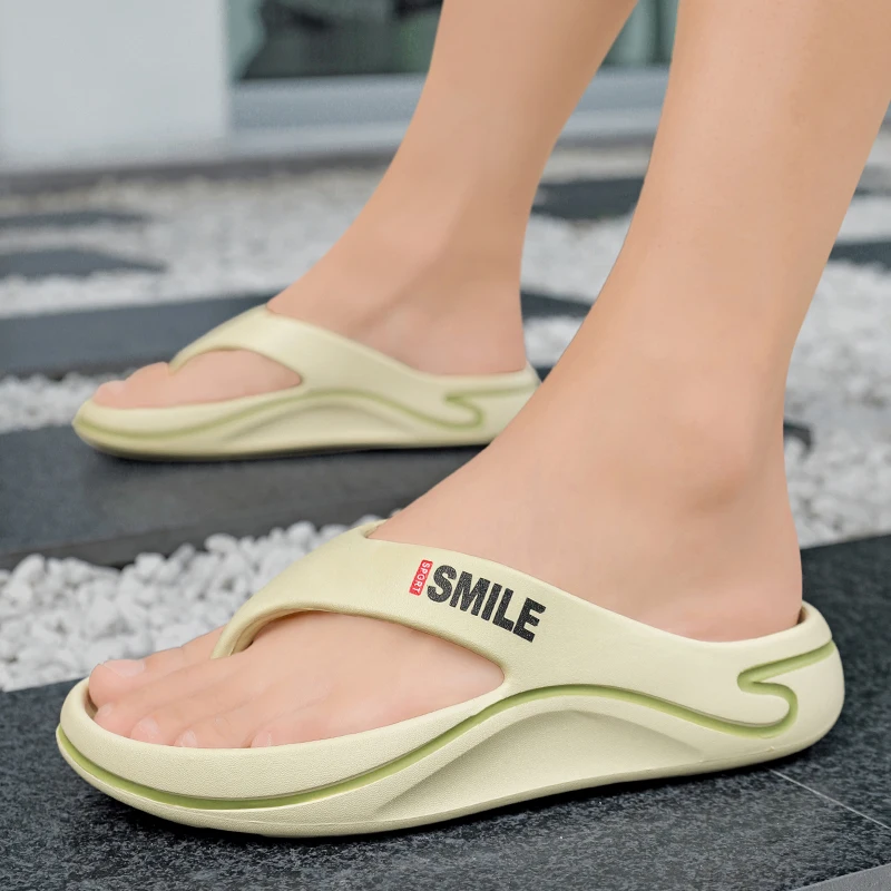 Новые мужские летние легкие повседневные модные тапочки большого размера, шлепанцы, уличные пляжные босоножки и домашняя мужская обувь.