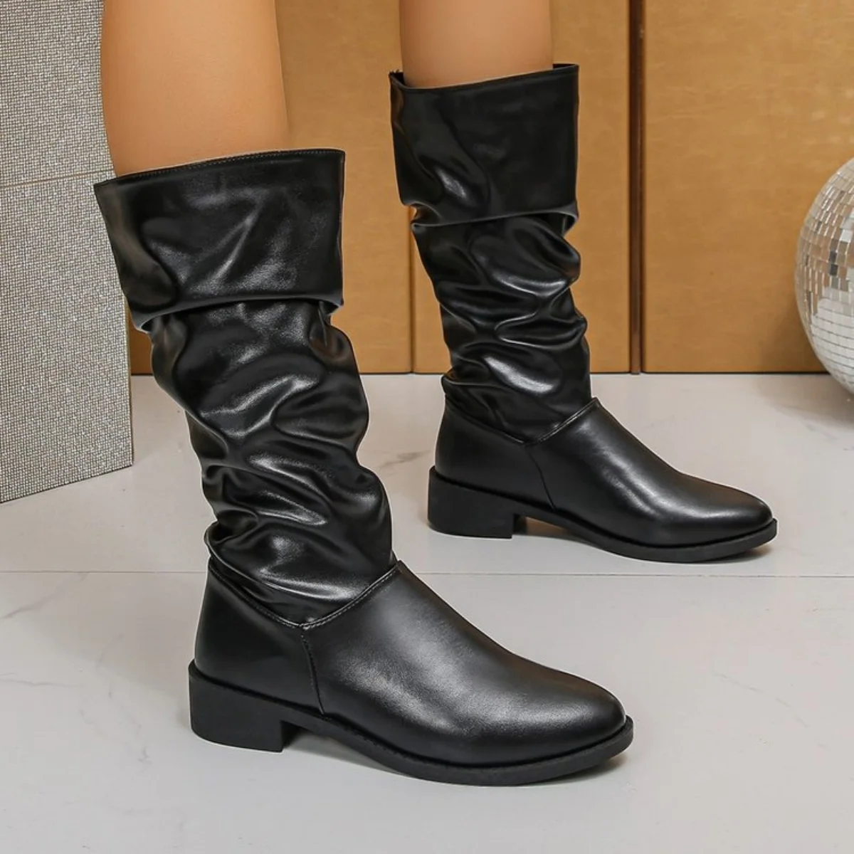 

2025 New style of large-sized, fashionable and trendy leather durable mid-calf boots for foreign trade