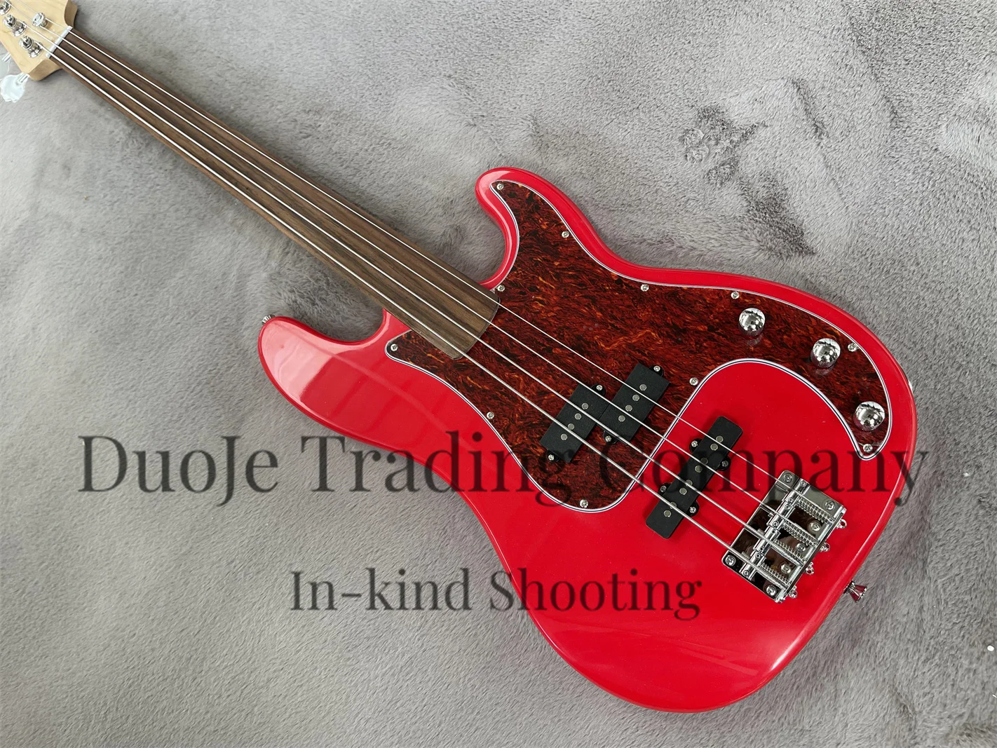 Fretless bass 4 strings Red bass Rosewood fingerboard Maple Neck Red tortoise shell pickguard chrome hardware