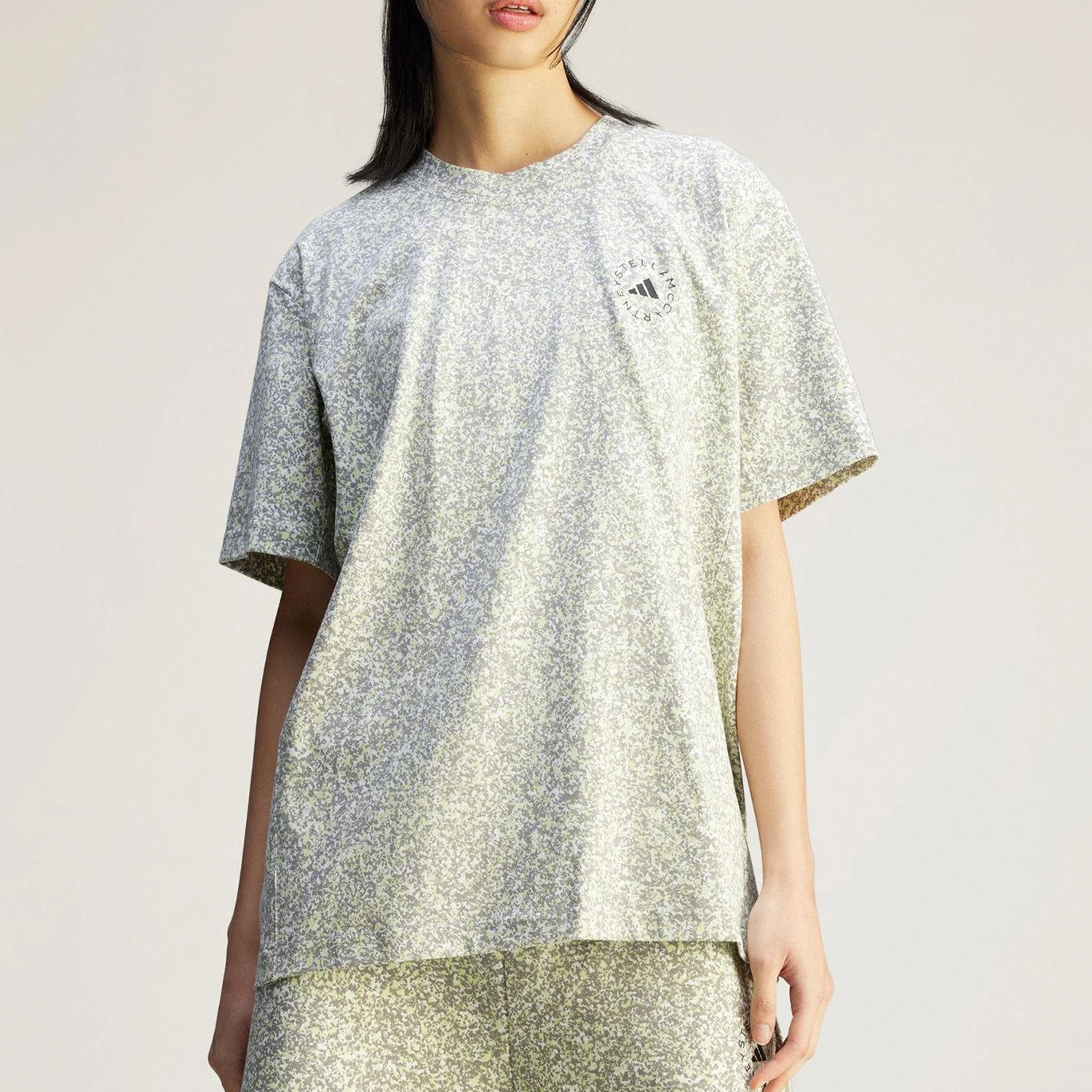 

Adidas оригинальные женские свободные спортивные повседневные с короткими рукавами и круглым вырезом с принтом SMC JD7952