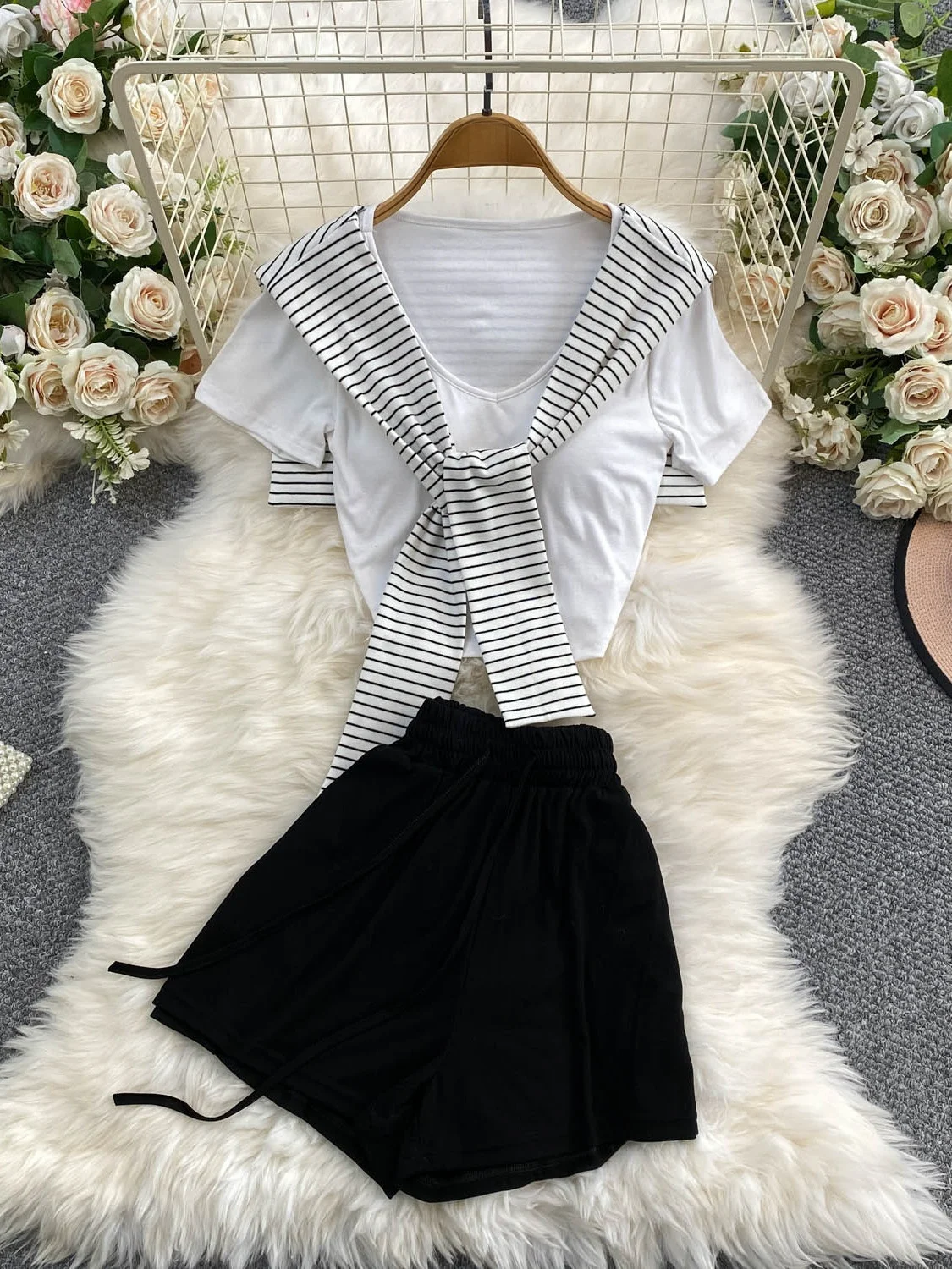

American Style Spicy Girl Striped Shoulder Wrap V-neck Tie Casual High Waist Slimming Shorts Two-piece Set Fashionable Commut...