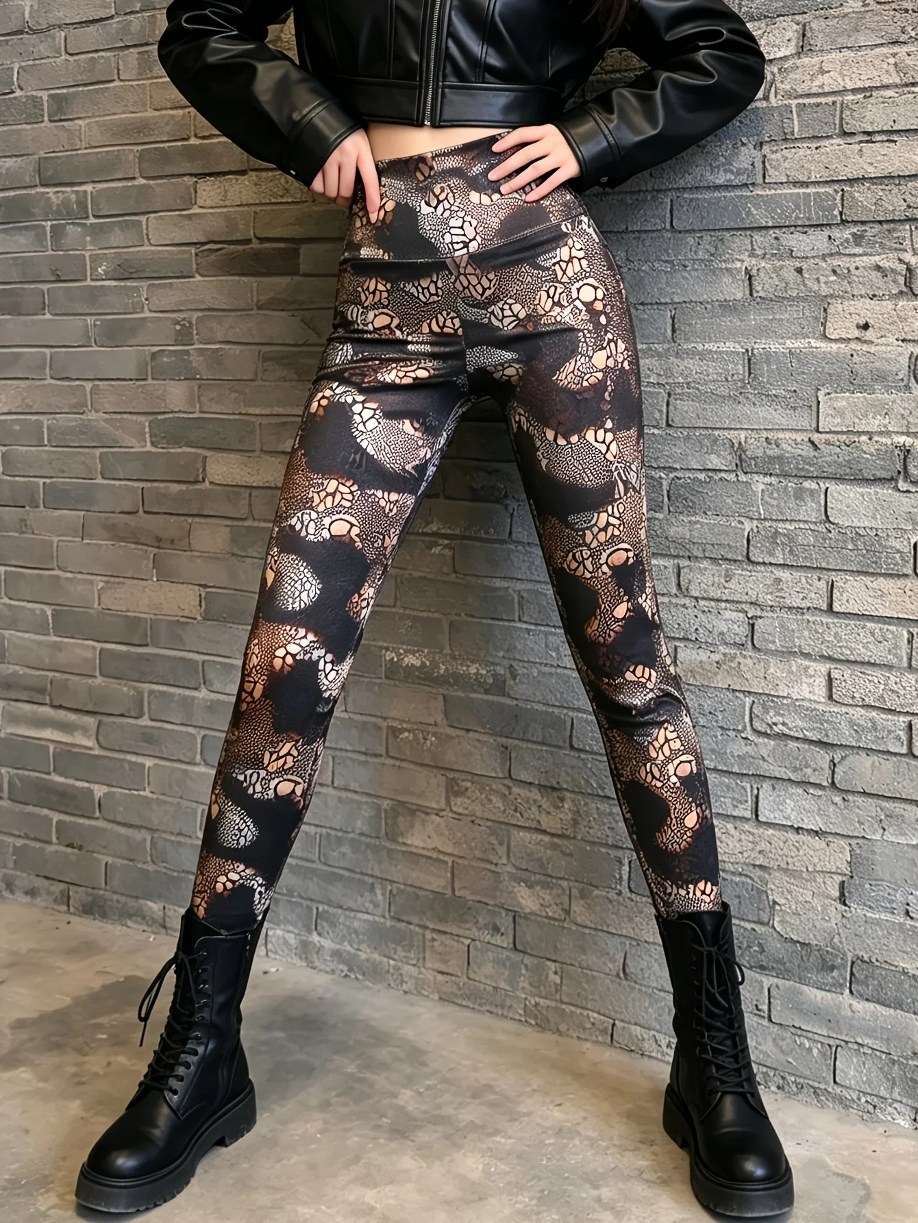 Sexy Tight Personalized Nine-inch Pants With Hot Dance Moves Irregular Cracks Gold-embroidered Snake Pattern Base Fabric