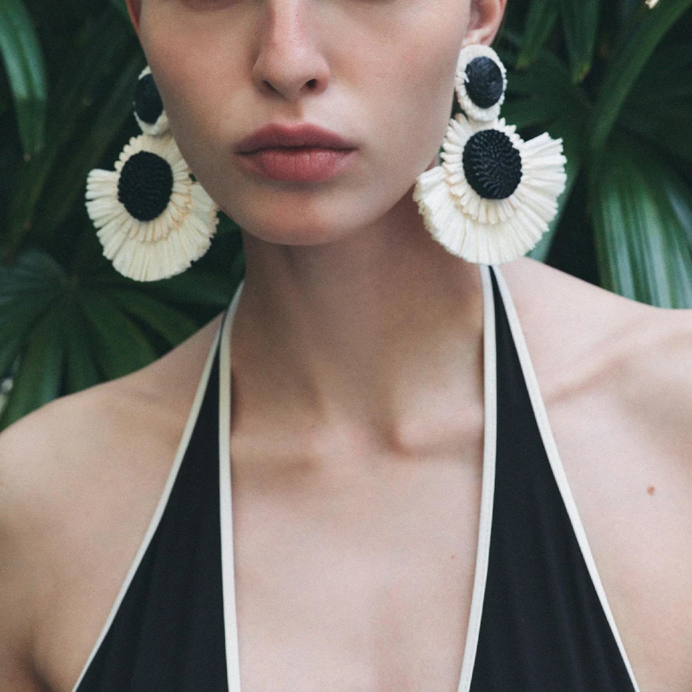 اليدوية أسود أبيض لافيت العشب عباد الشمس قلادة الأقراط العصرية مبالغ فيها زهرة كبيرة أقراط مجوهرات نسائية اكسسوارات #3