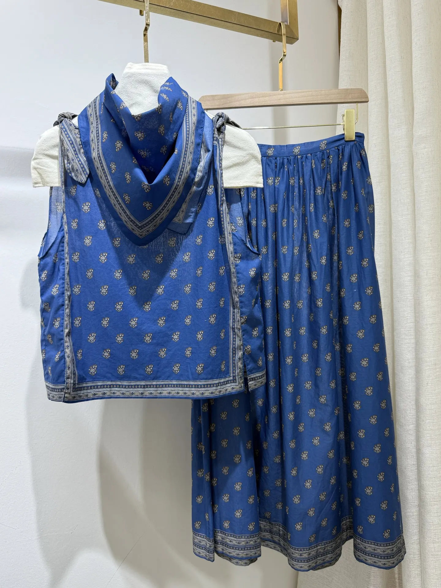 2026 Women's Retro Print 2-Piece Set Boat Neck Sleeveless Vest + High Waist A-Line Long Skirt Vintage Cotton Suit view 2