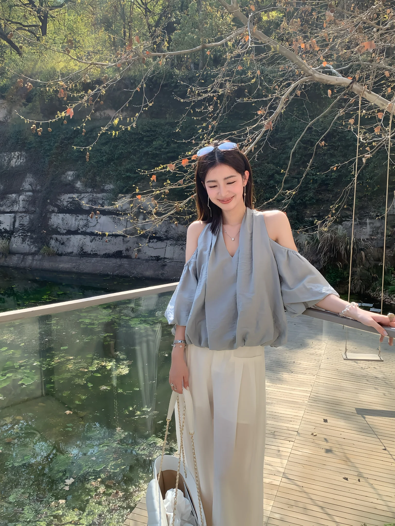 

Lilian Korean Style Simple Fashion Shoulder Bared Neckline Women's Top V266095 Commute Style Loose Fit Short Sleeve V Neck