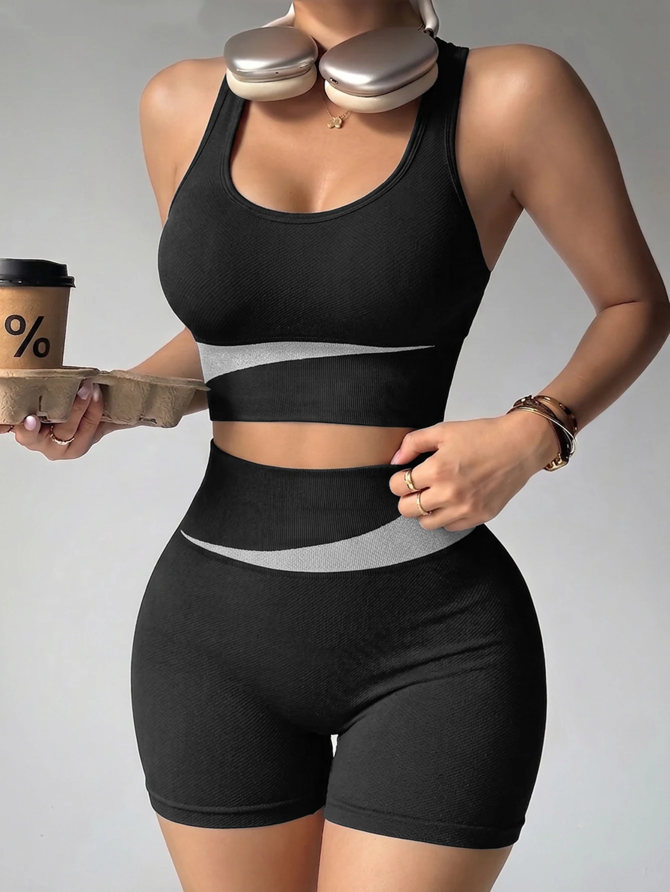 Women Contrast Color One-piece Vest Wire-Free Yoga Sports Bra & Shorts Set, Removable Pads Wide Shoulder Straps Beauty Back