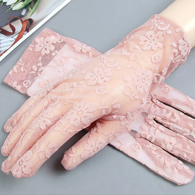 Guantes de mujer de verano de encaje corto transpirable estilo fino guantes de moda suaves coreano elegante conducción al aire libre guantes de protección solar