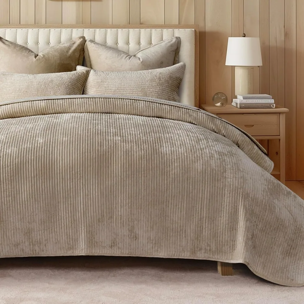 

Queen Size Velvet Quilt Set - Plush Lightweight Bedding for Year-Round Comfort, Striped Design