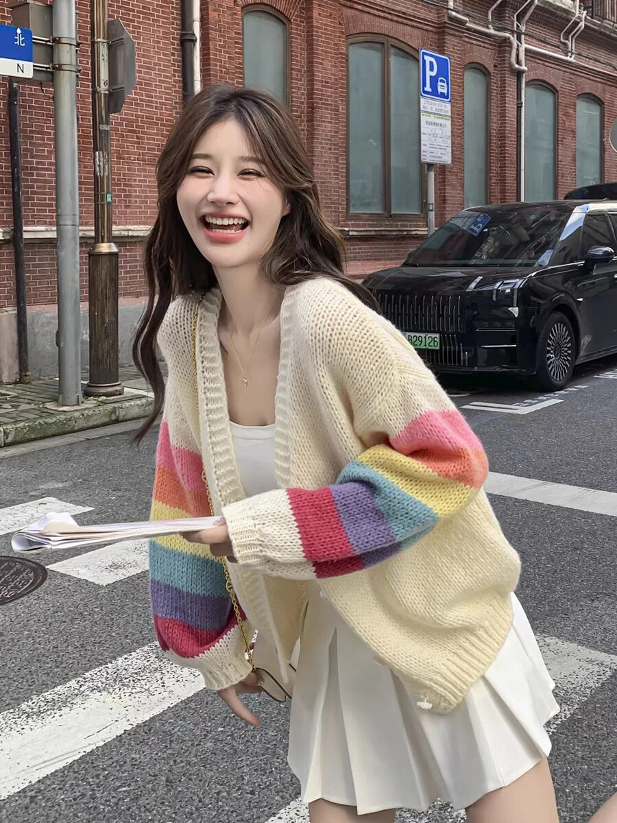 Cardigan lavorato a maglia a righe arcobaleno con scollo a V maglione monopetto alla moda 2025 primavera autunno nuovo top da donna alla moda allentato