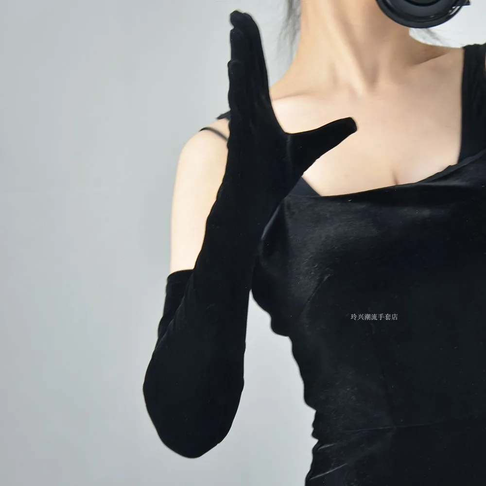 60 cm lange Samthandschuhe für Damen, elastischer Velours, Flanell, schwarz, thermisch, elegante Armstulpen, sexy Vintage-Mode, 1920er Abendmode – Detail 3