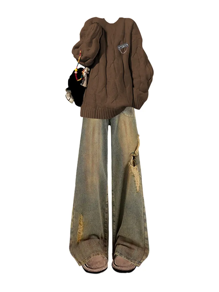 Faionable Streetwear Maglione marrone e jeans denim distrutti Set da due pezzi per donna Completo casual invernale Hong Kong Sle