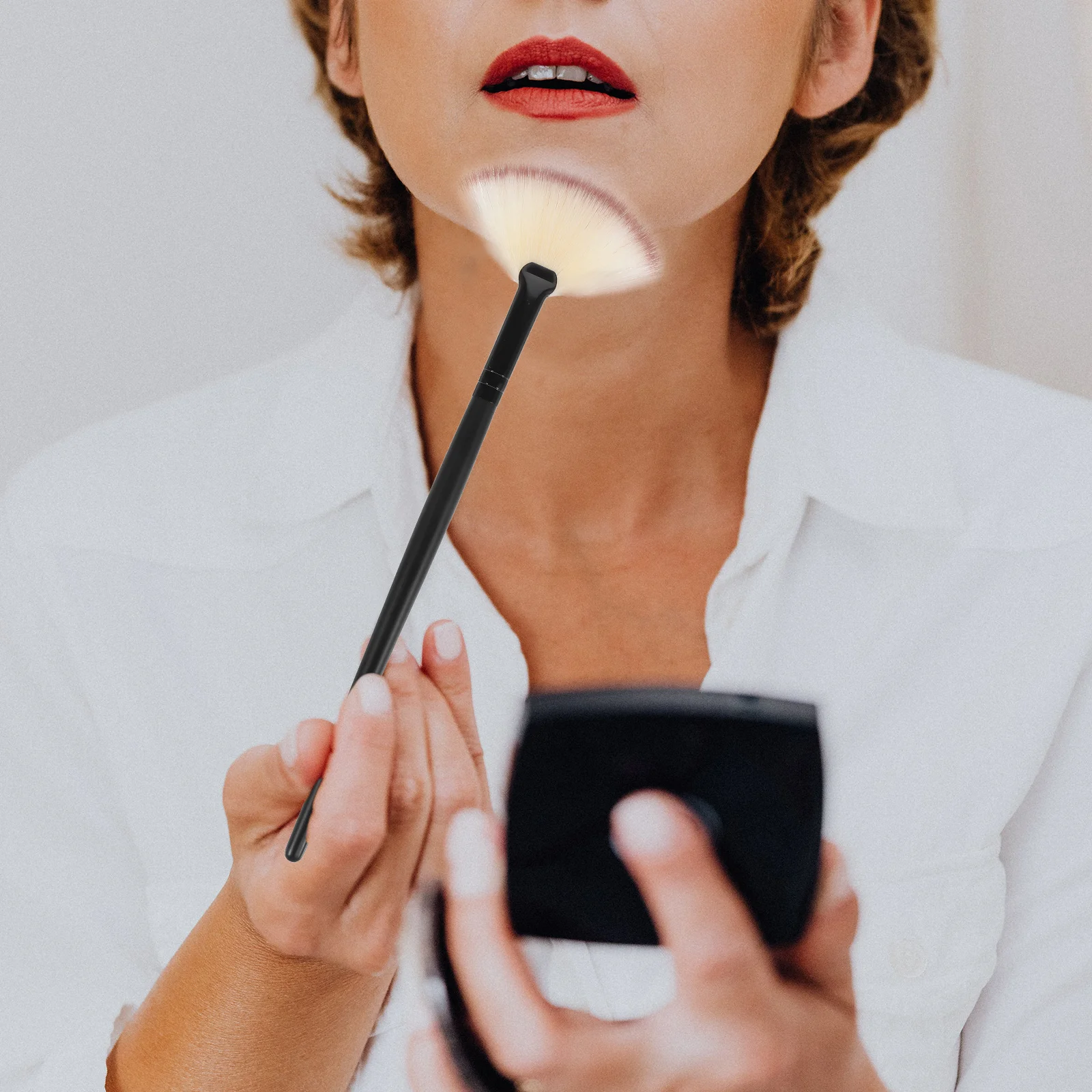 Brosse de maquillage à poils souples, manche en bois, pour une finition uniforme, extrait de balayage, surligneur de poudre, Blush, poudre pour le visage, outil de beauté, 1 pièces