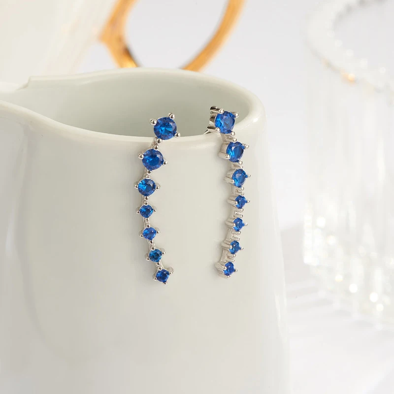 2 pz di alta qualità 7 cristalli polsini dell'orecchio Clip dell'orecchio Piercing colore blu Cubic Zirconia orecchio cingoli per le donne Piercing Oreja orecchino