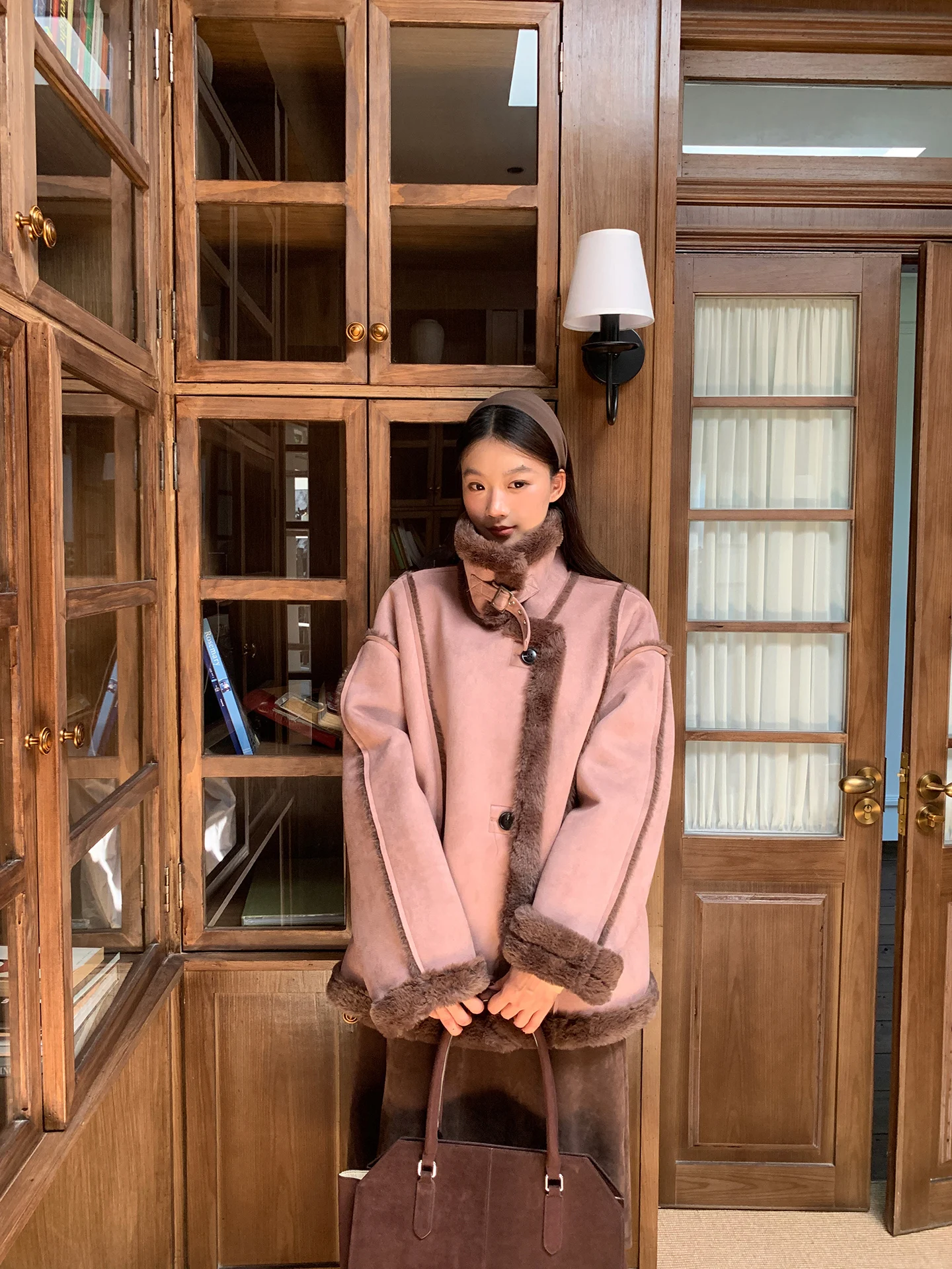 핑크 스웨이드 인조 퍼 재킷 여성용 겨울 신상 코튼 코트 따뜻한 스트레이트 컷 출퇴근 스타일 긴 소매 버튼 클로저