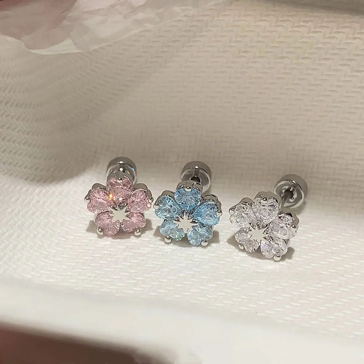 brincos-de-titanio-em-aco-com-flor-pequena-tipo-click-clack-confortaveis-para-dormir-com-zirconia-joia-de-moda-para-uso-d