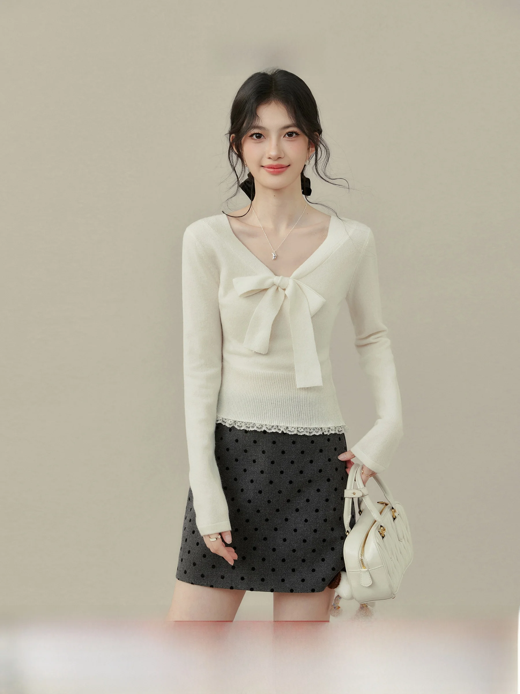 

Весенний трикотажный топ больших размеров с V-образным вырезом, бантом и длинными рукавами для полных женщин, повседневный, стандартной длины