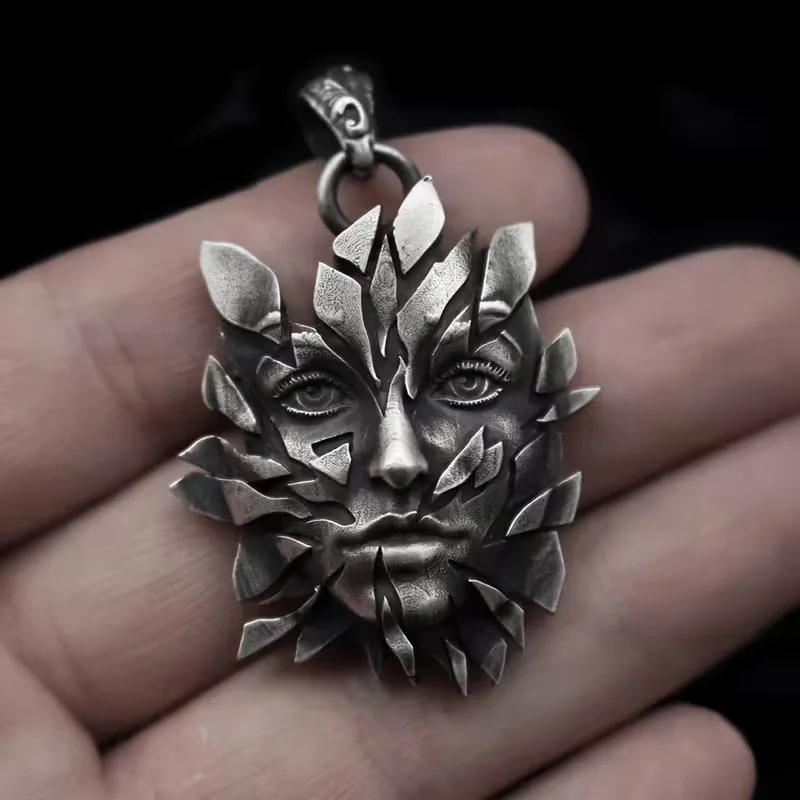 Personalized Retro Weathered Face Relief Necklace Women Pendant Keychain Keyring Vintage Metal Jewelry for Party Daily Wear Gift