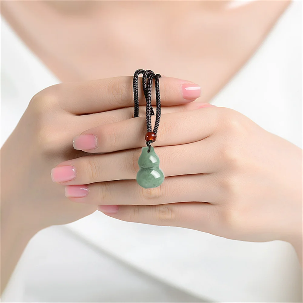 1 قطعة الجاديت الطبيعي الجليد الأخضر منحوتة بسيطة القرعيات نمط محظوظ قلادة تميمة قلادة شهادة العصرية هدية مجوهرات #3