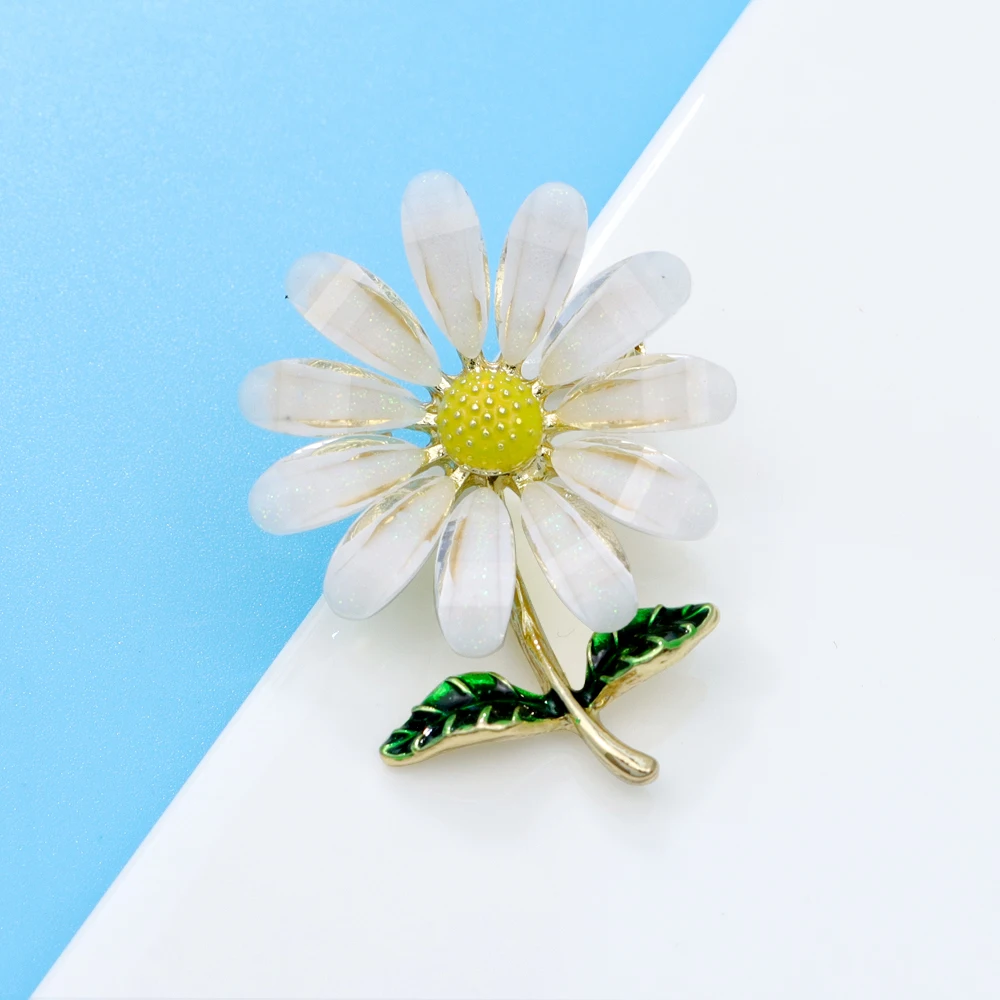 CINDY XIANG White Color Daisy Flower Brooches For Women Summer Fashion Plant Pin Wedding Accessories Hat Jewelry