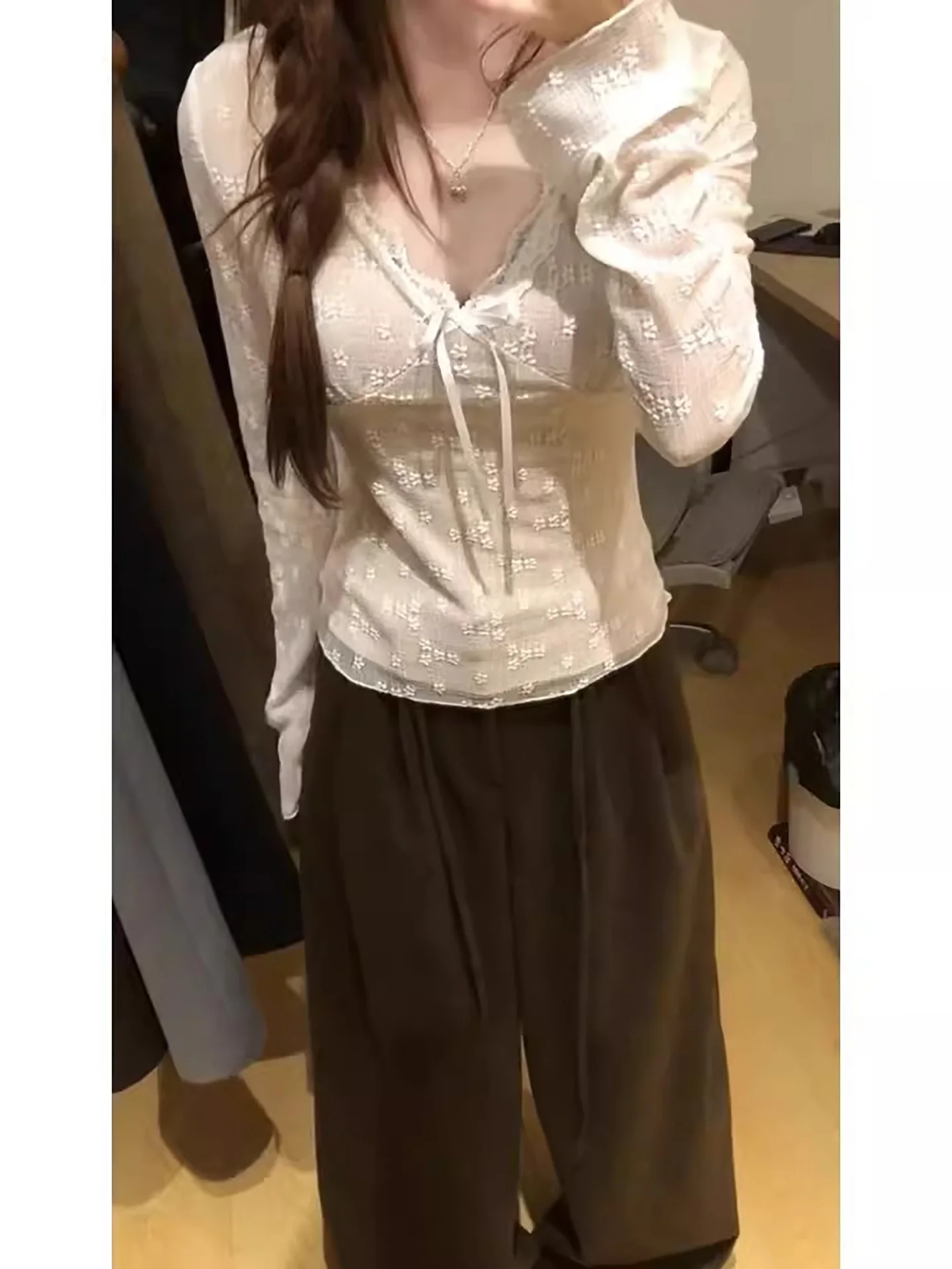 Top Único com Detalhes em Renda e Decote em V para Mulheres, Ajuste Slim para Outono e Inverno, Manga Longa Francesa