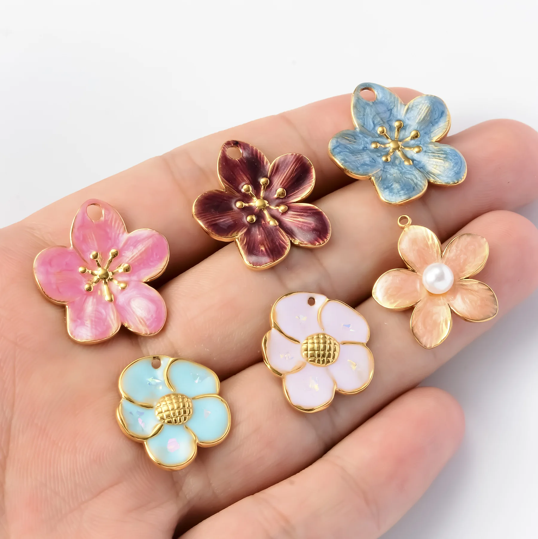 

Набор из 3 штук: цветные подвески-цветы из нержавеющей стали с эмалью и жемчугом для изготовления ювелирных изделий, ожерелий, браслетов оптом