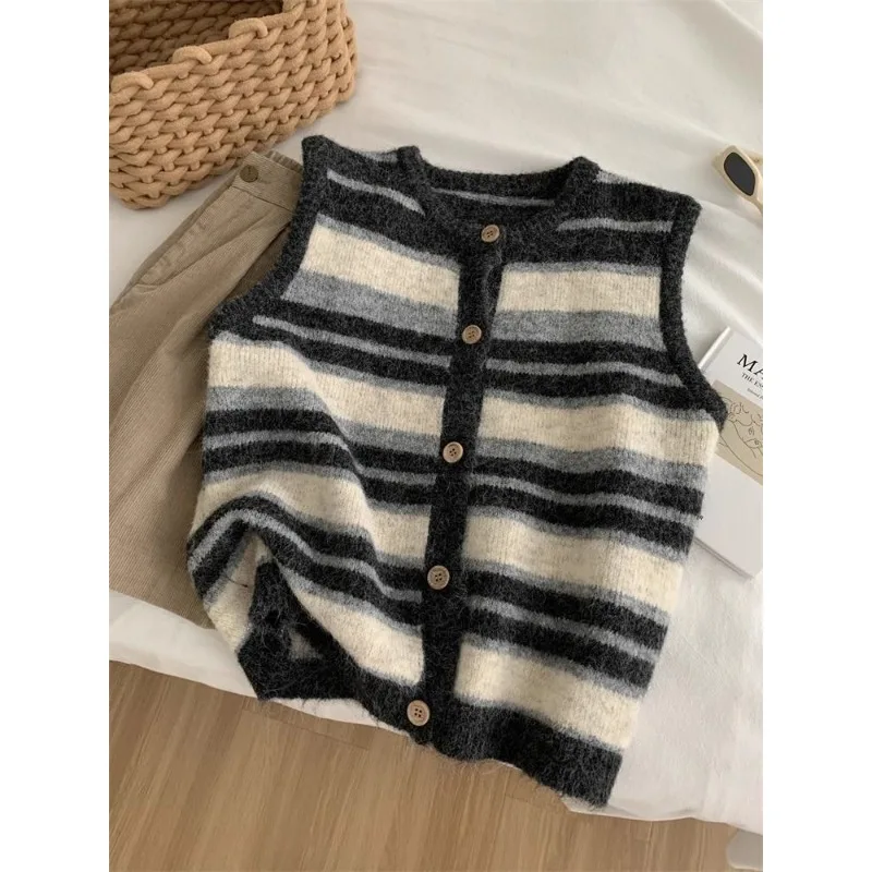 

Вязаный кардиган в полоску в стиле ретро для женщин на осень и зиму, модный и универсальный многослойный свободный свитер, жилет