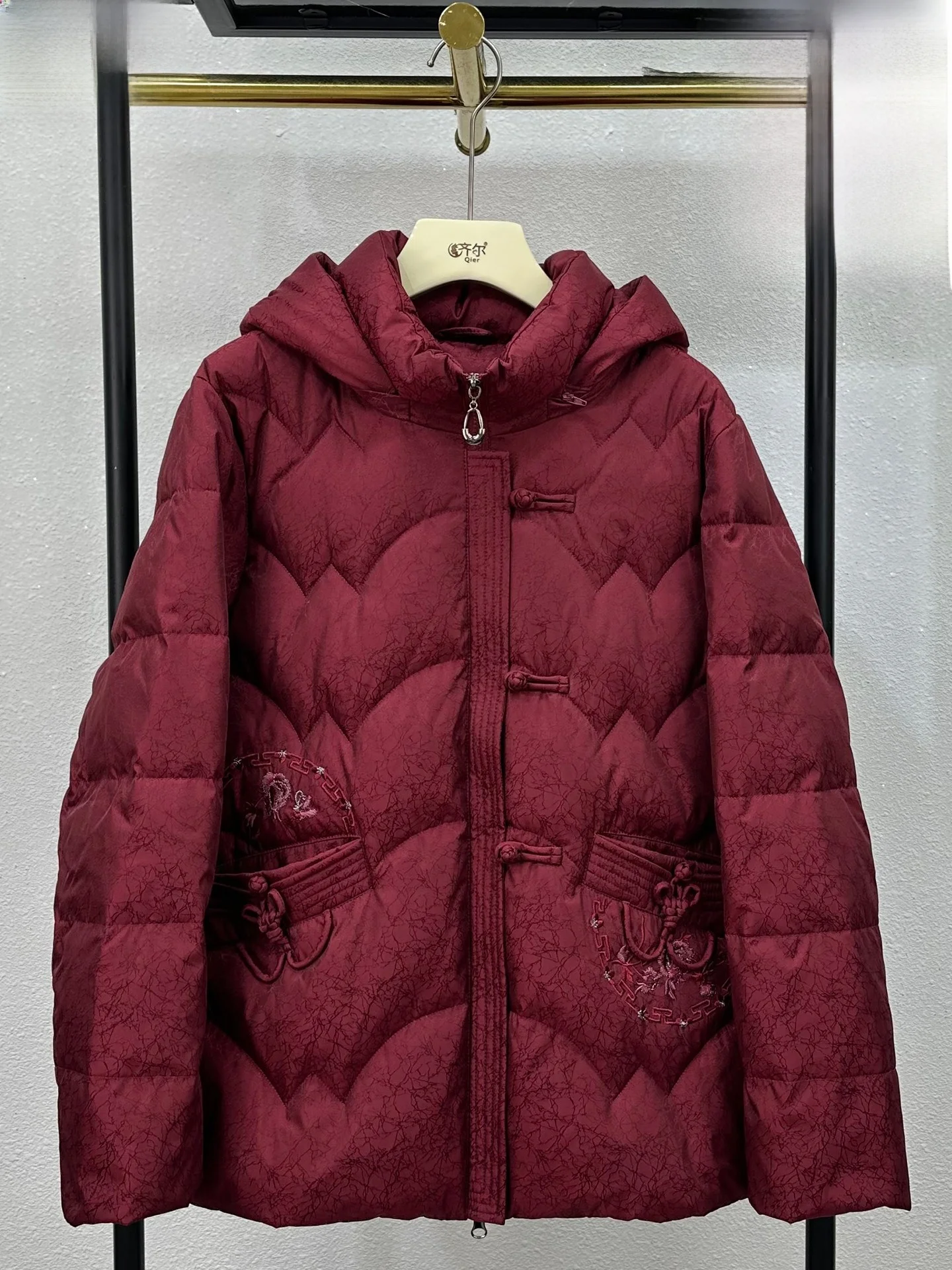 

Теплая пуховая куртка с капюшоном для женщин среднего и старшего возраста, зимняя новинка, большие размеры, женская одежда, ветрозащитная, из полиэстера.