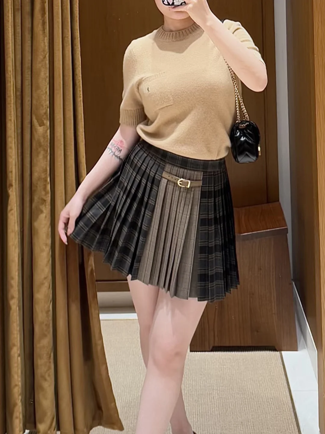 

Вязаный облегающий топ с коротким рукавом и круглым вырезом, однотонный, для женщин, универсальный, базовый, в французском стиле, мягкий, эластичный.