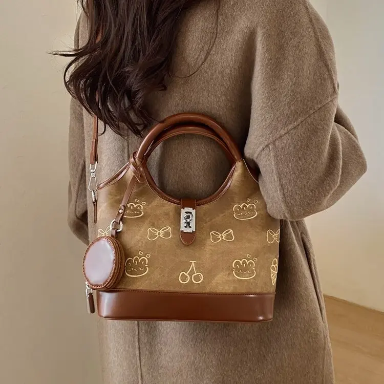 

2026 New Retro High-end Fashion Commuter Bag Versatile Korean Shoulder Crossbody Niche Portable Diagonal Straddle Women's Bag