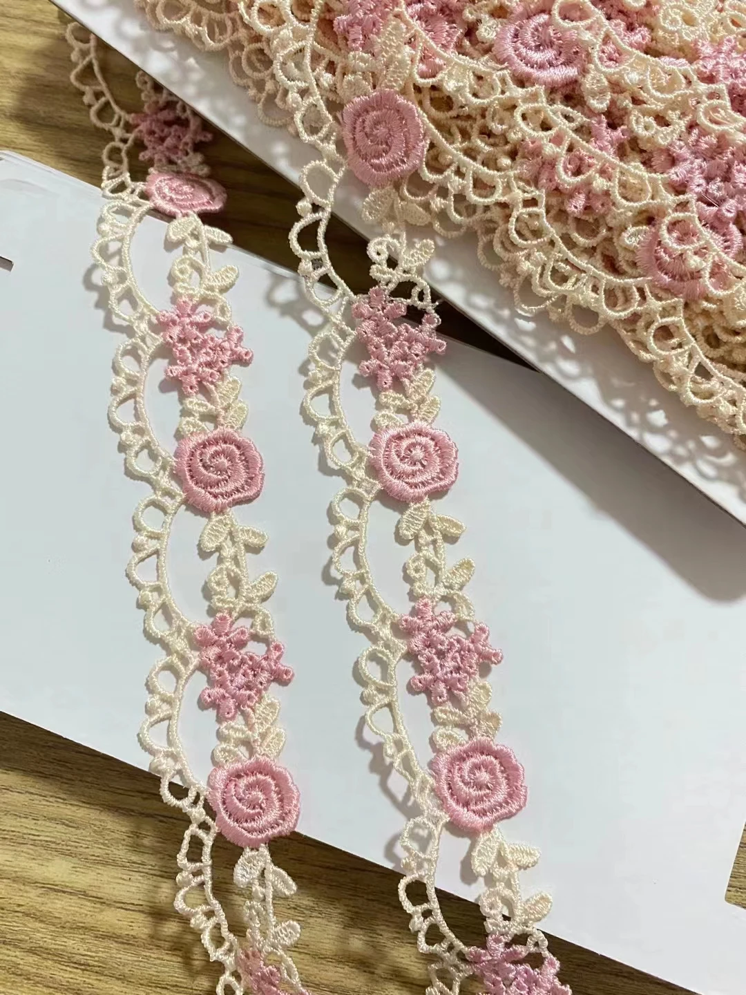 2Yards Rosa Bestickte Spitze Stoff Wasser Löslich Spitze Trim DIY Nähen Handwerk Für Kostüm Hut Chocker Dekoration 2,5 cm breite