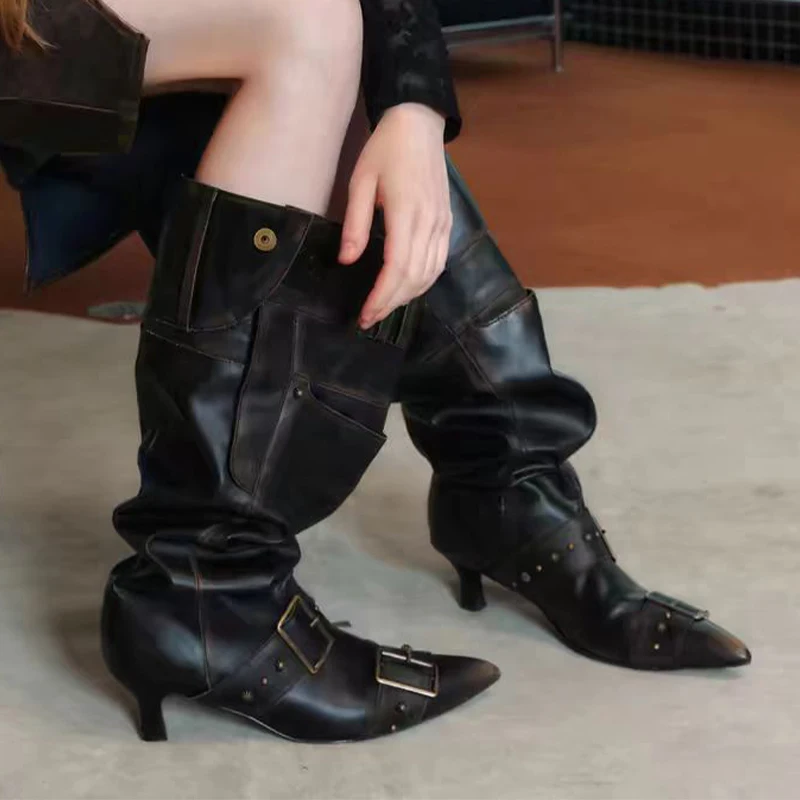 

Женские высокие сапоги до колена. Дизайнерские туфли на каблуке с острым носком. Модное платье. Зимние ботинки «Челси» Botas 2025 года. Готические сексуальные новые женские сапоги.