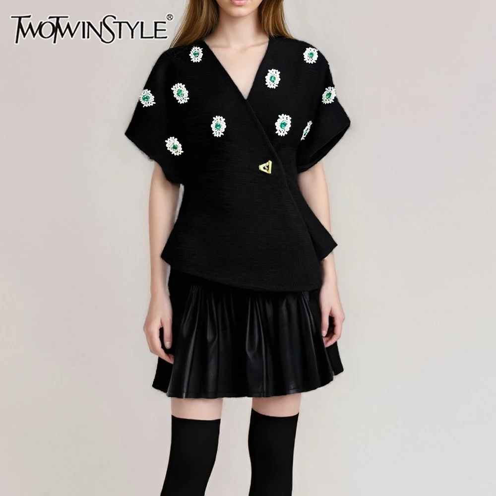 

TWOTWINSTYLE, однотонные роскошные куртки из бисера для женщин, элегантная куртка с v-образным вырезом и короткими рукавами в стиле пэчворк на пуговицах, женская мода