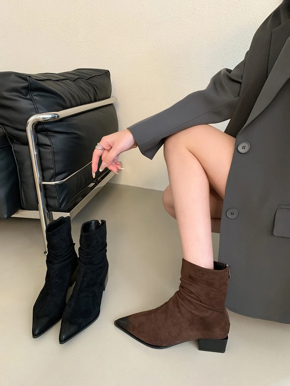 Stivaletti da donna con punta a punta nero marrone cerniera posteriore corta Chelsea Botas tacchi medi spessi scarpe eleganti da donna taglia 35-39