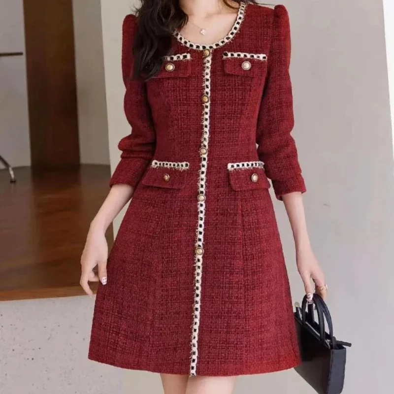 

New Small Fragrant Style Solid Splicing Chain Heavy Industry Slimming Shoulder Cushion Temperament Thickened Waist French Dress