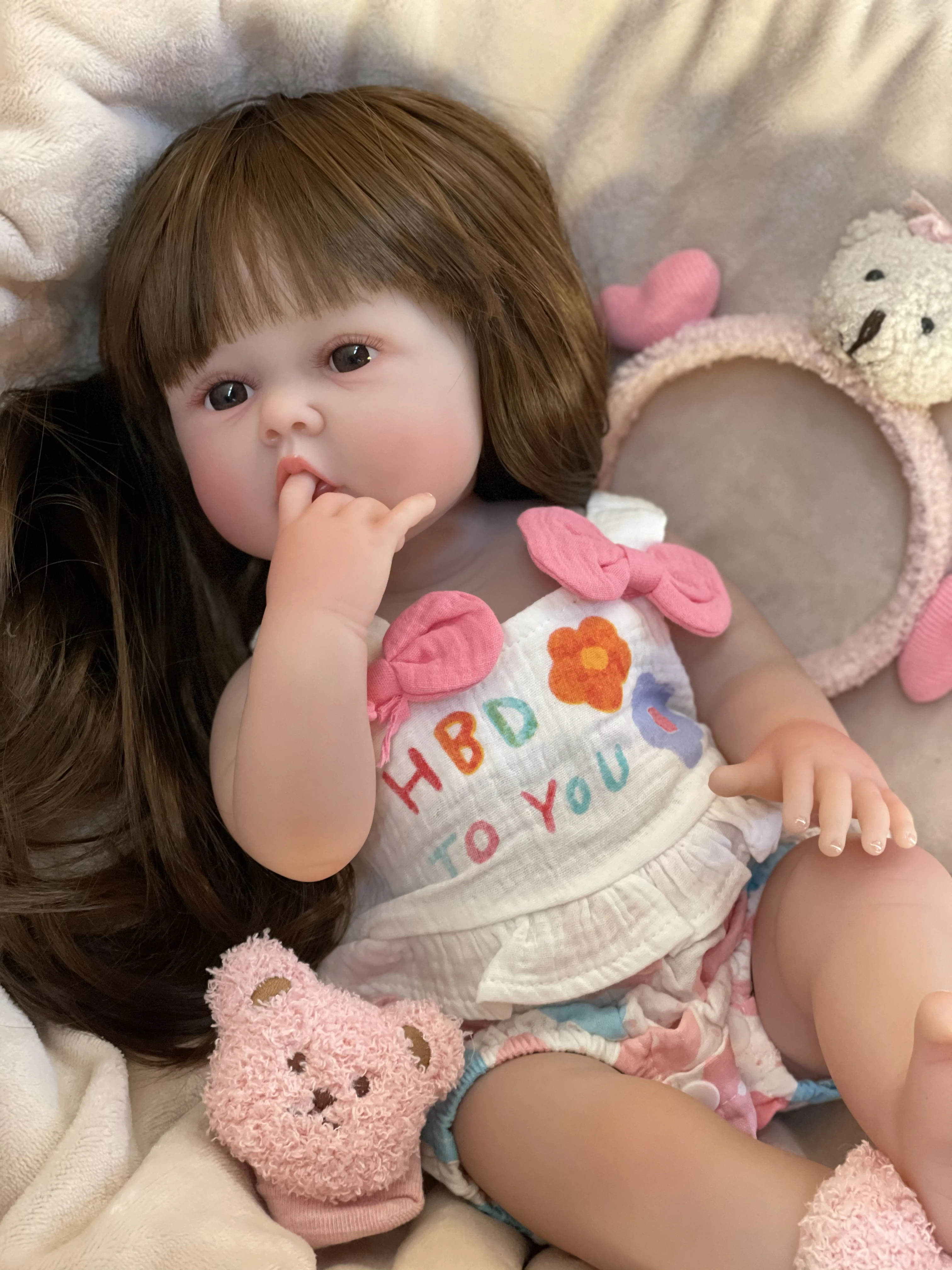 55CM Erin Reborn Puppen Gemalt Volle Körper Vinyl Saugen Finger Mädchen Reborn Baby Puppen Für kinder Geschenk bebe Reborn